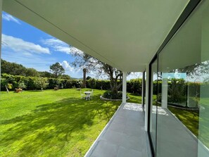 Pflanze, Schatten, Baum, Die Architektur, Urban Design, Himmel, Freizeit, Wohngebiet, Wolke, Gras