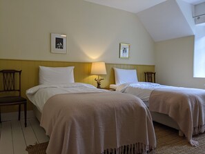 Twin bedroom (2 single beds)