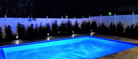 Pool Features Colored LED Lighting