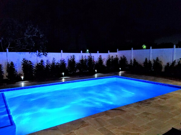 Pool Features Colored LED Lighting