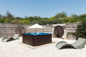 Bain à remous extérieur