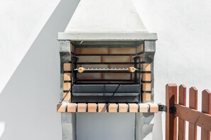 Unclassified image, 3 of 25, button