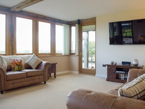 Welcoming living room | The Grange - The Lookout Holidays, Hope-under-Dinmore