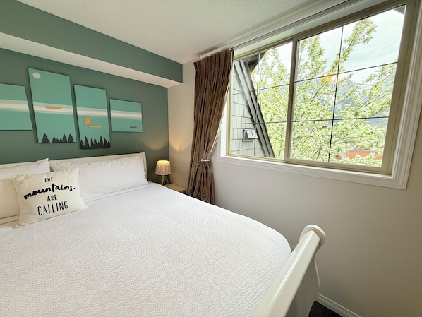 Primary Bedroom: 'Kingsdown Gold' King bed, Ensuite and smart TV.