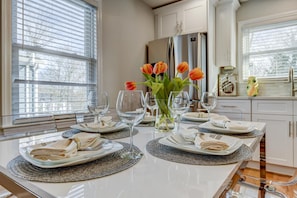 Enjoy some breakfast in the dining area that comfortably sits six.