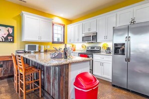Full kitchen.