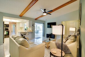 Living Room | Free WiFi | Air Conditioning