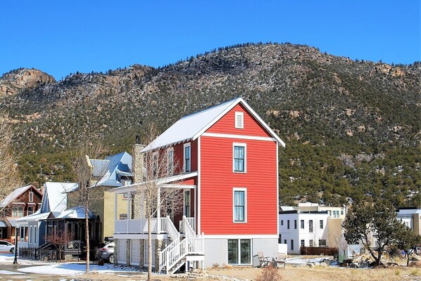 Welcome to the Red Farmhouse at the acclaimed South Main Neighborhood! 