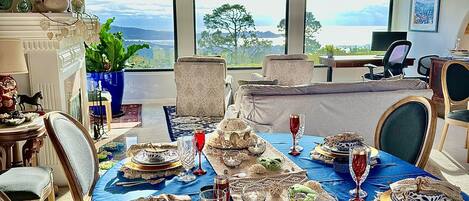 Grand living room with custom tablescape for wedding anniversary.