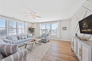 Spacious Living room with high end furnishings for Friend and Family Gatherings
