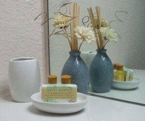 Bathroom amenities