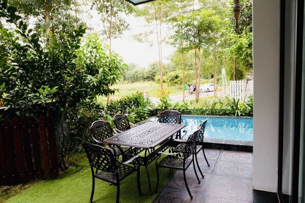 Table next to pool for bbq pool party