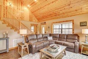 Living Room | Smart TV | Free WiFi | Open Floor Plan | Decorative Fireplace