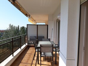 屋外ダイニングエリア