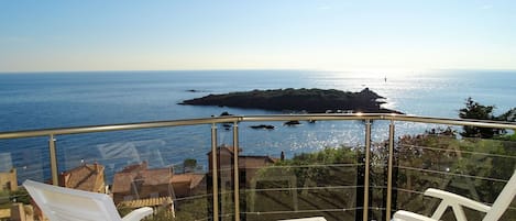 Superbe vue mer depuis le salon, la terrasse et la chambre de l'étage