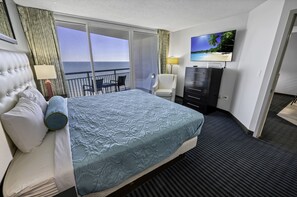 Main Bedroom with View of the Ocean🌊☀️
