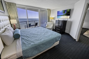 Main Bedroom with View of the Ocean🌊☀️