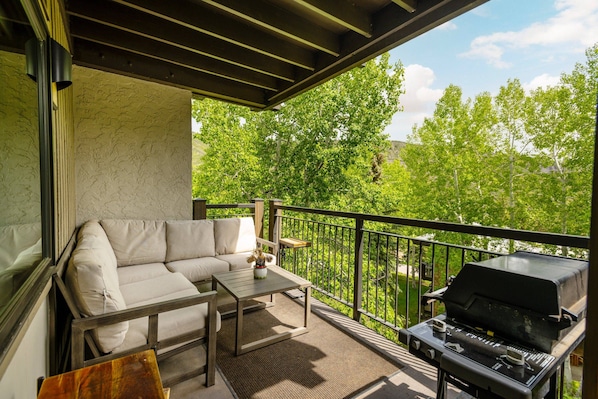 Your private balcony invites you to settle in and soak up the incredible Snowmass views.