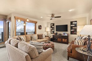 The open living and dining area make this condo a great place to gather with family and friends.