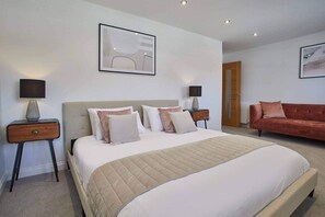 The View, Hudsons Yard House - Whitby, Host & Stay