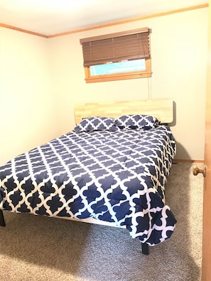 Main bedroom (East)