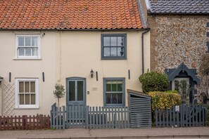 Bracken Cottage, Brancaster: Front elevation