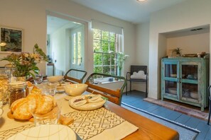 Willow Cottage, North Creake: The charming dining room