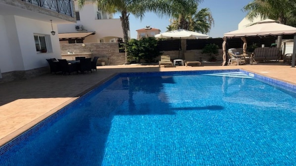 Large private pool 10meters x 5 meters, license # 0003859