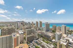 Ocean + Diamond Head View from 40 floors up! - Ocean + Diamond Head View from 40 floors up!