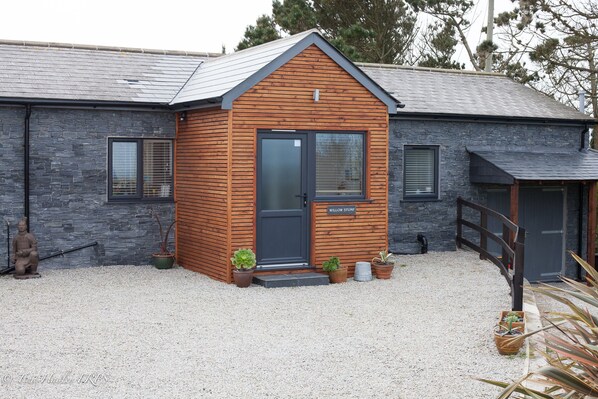 Welcome to Willow Stump, a spacious   family cottage moments walk from Lands End