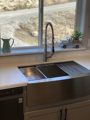 Farmhouse stainless sink 