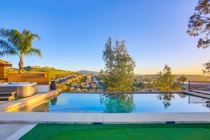 The infinity pool affords a fantastic view over the surrounding vista landscape!