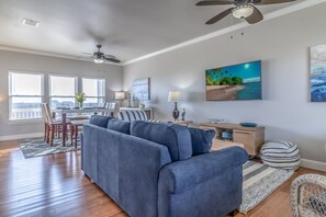 Open floorplan living room and dining 
