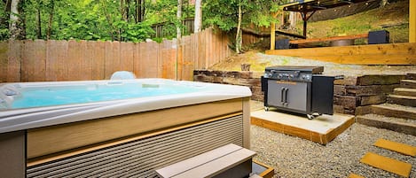 Private hot tub, grill & gazebo—your backyard retreat in the trees!