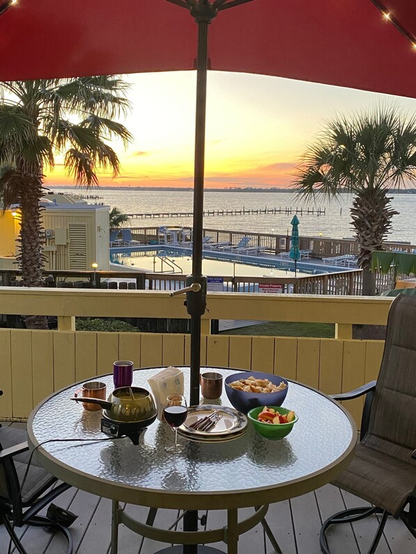 Sunset dinner on the deck 