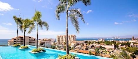 Rooftop Heated Pool/Spa with all around views of the ocean, city and mountains