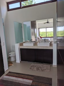 Exclusiva casa nueva en la playa de Akumal + Nado con tortugas / 25 min TULUM y PDC