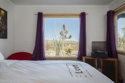 Cozy house with jacuzzi in the center of Joshua Tree 