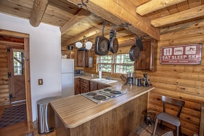 Little Bear Cabin Kitchen - Little Bear Cabin Kitchen