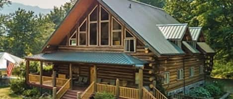 Handsome Log Chalet 1 hour from Seattle