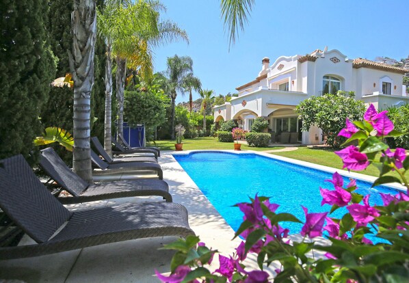 heated swimming pool la quinta marbella 