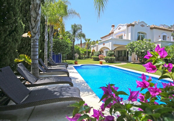 heated swimming pool la quinta marbella