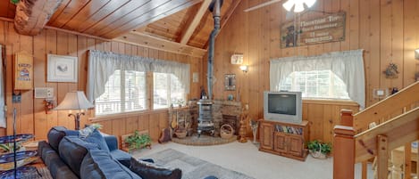 Ponderosa Vacation Rental Cabin | 1BR + Loft | 1BA | 1,000 Sq Ft