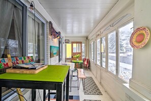 Families will love being located in a quiet neighborhood near area attractions.