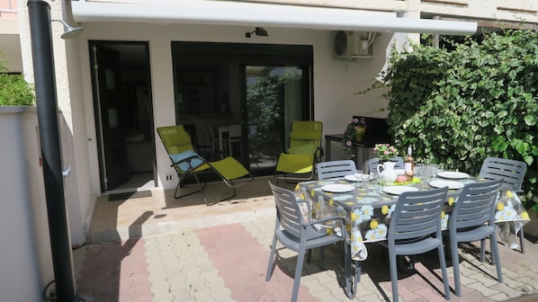 Ambiance détente, profitez de cette belle terrasse