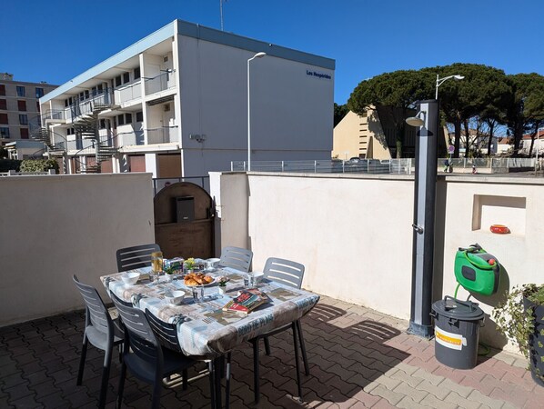 Beautiful and large terrace for the pleasure of relaxing