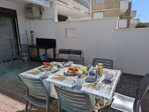 Relaxing atmosphere, enjoy this beautiful terrace