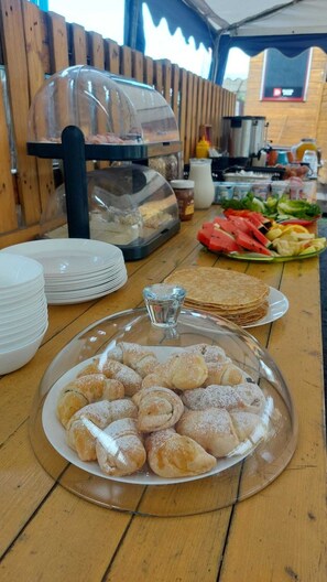 Breakfast buffet