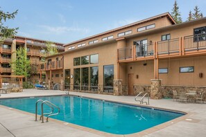 The Terracehouse has full use of the amenities at the Stonebridge Inn.  An outdoor pool, hot tubs and exercise room are available.