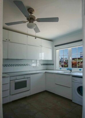 Fully Fitted Kitchen with Large Ceiling Fan